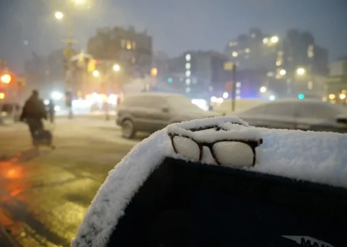 Η Νέα Υόρκη αντιμέτωπη με την ισχυρότερη χιονοθύελλα της 10ετίας: Ακυρώσεις πτήσεων, κλειστά σχολεία