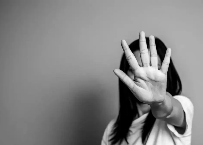 Χανιά: Ξεσπά ο αδερφός ενός εκ των κατηγορουμένων για τον βιασμό 17χρονης – «Είναι ψέματα, ήταν με τη θέλησή της»