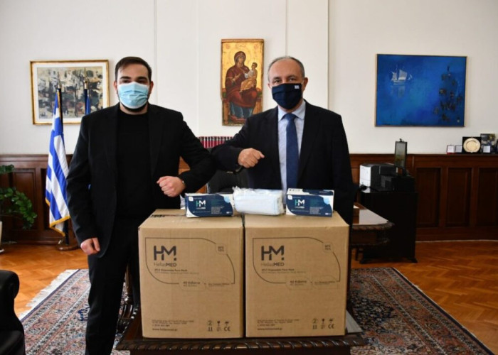 Θεόδωρος Καράογλου: Χιλιάδες μάσκες δώρισε η εταιρεία “HELLAS MED  I.K.E.”