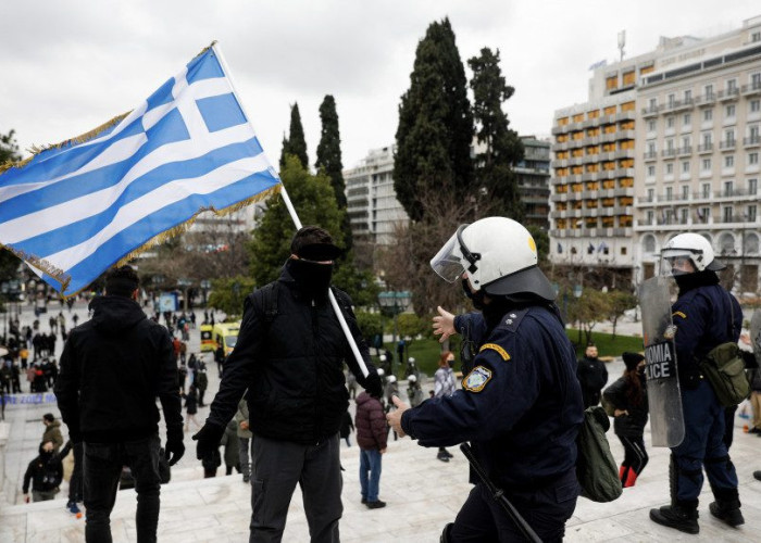 Επεισόδια και χημικά στην Αθήνα σε συγκέντρωση κατά του lockdown