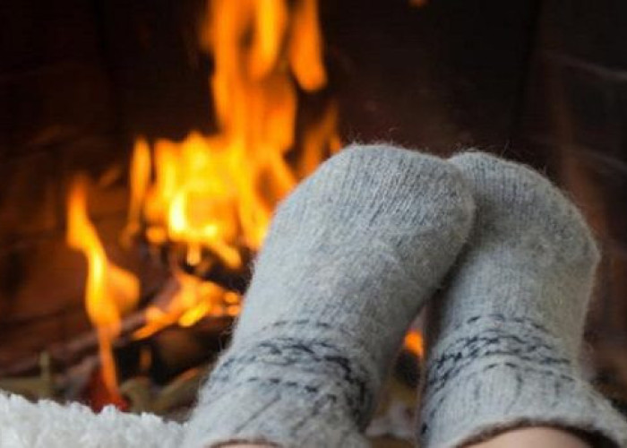 Γιατί έχετε συνέχεια κρύα πόδια – Τι μπορεί να σημαίνει για την υγεία σας