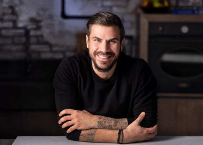 Άκης Πετρετζίκης: Έγινε μπαμπάς- Γέννησε η σύντροφος του Κωνσταντίνα Παπαμιχαήλ