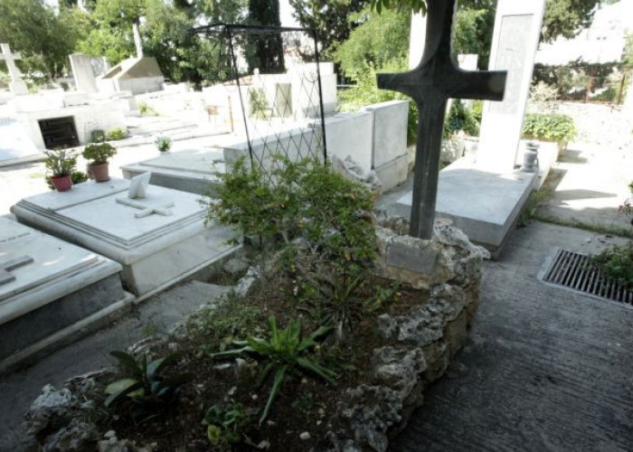 Εύβοια: Ιερέας άνοιξε φέρετρο 77χρονου που πέθανε από covid-19 και φώναζε ότι δεν υπάρχει κορονοϊός