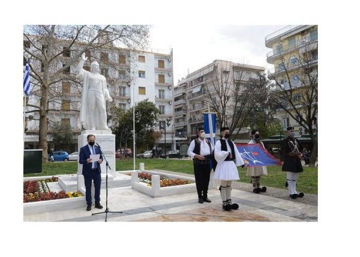 Ο Δήμαρχος Σερρών στην Πλατεία Ελευθερίας  Ύψωσε το λάβαρο του Εμμανουήλ  Παπά