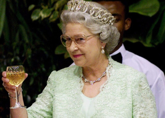 Τέλος το αλκοόλ για τη βασίλισσα Ελισάβετ με εντολή γιατρού