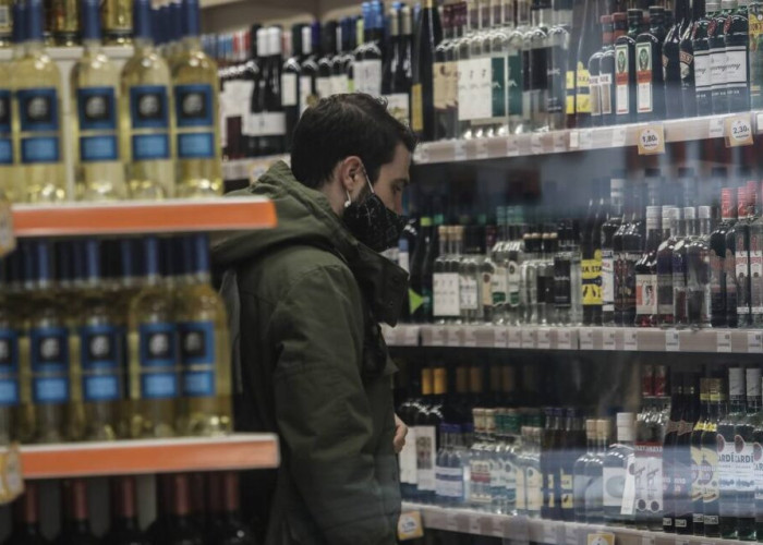 Νέα μέτρα: Τι απαγορεύεται να πωλούν τα σούπερ μάρκετ από το Σαββατοκύριακο