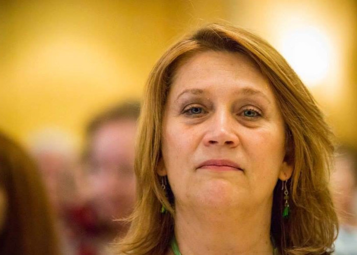 Μοναδική απάντηση στην κ. Σταμπουλή από τον apolitic: Στέρεψαν από απαντήσεις σε ΝΔ και ΠΑΣΟΚ;