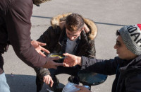 ΘΕΣΣΑΛONIKH: EΘΕΛΟΝΤΕΣ ΦΤΙΑΧΝΟΥΝ ΣΟΥΠΑ ΣΤΗΝ ΚΑΚΟΚΑΙΡΙΑ ΚΑΙ ΤΗ ΜΟΙΡΑΖΟΥΝ ΣΕ ΟΣΟΥΣ ΕΧΟΥΝ ΑΝΑΓΚΗ!