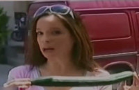 ΤΟ ΚΟΡΙΤΣΙ ΜΕ ΤΟΝ ΜΠΑΚΑΛΙΑΡΟ ΠΟΥ ΠΛΗΡΩΝΟΤΑΝ ΑΠΟ ΤΟ ΚΕΕΛΠΝΟ ΚΑΙ ΔΟΥΛΕΥΕ ΣΤΟΝ ΑΔΩΝΗ!