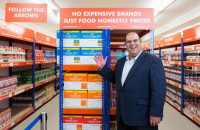 ΣΑΡΚΑ ΚΑΙ ΟΣΤΑ ΠΑΙΡΝΕΙ ΣΤΗΝ ΑΘΗΝΑ ΤΟ ΣΟΥΠΕΡ ΜΑΡΚΕΤ ΤΩΝ «ΦΤΩΧΩΝ»!