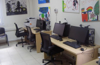 Για την εκπαίδευση των νέων προσφύγων στα Διαβατά η ΠΕΔ-ΚΜ δημιούργησε Κέντρο Ηλεκτρονικών Υπολογιστών