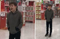 10ΧΡΟΝΟ ΑΓΟΡΙ ΜΕ ΑΥΤΙΣΜΟ ΤΡΑΓΟΥΔΑΕΙ ΣΕ ΣΟΥΠΕΡ ΜΑΡΚΕΤ ΚΑΙ ΖΕΣΤΑΙΝΕΙ ΤΙΣ ΚΑΡΔΙΕΣ ΜΑΣ!