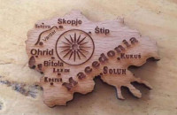 ΓΥΝΑΙΚΑ ΑΓΟΡΑΣΕ ΜΑΓΝΗΤΑΚΙ ΑΠΟ ΤΑ ΣΚΟΠΙΑ ΤΟ ΟΠΟΙΟ ΓΡΑΦΕΙ «ΜΑΚΕΔΟΝΙΑ» ΚΑΙ ΕΧΕΙ ΕΛΛΗΝΙΚΑ ΕΔΑΦΗ!