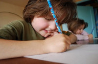 ΖΗΤΗΣΑΝ ΑΠΟ ΕΝΑ 8ΧΡΟΝΟ ΝΑ ΠΕΡΙΓΡΑΨΕΙ ΤΗ ΓΙΑΓΙΑ ΚΑΙ ΤΟΝ ΠΑΠΠΟΥ ΤΟΥ!ΤΙ ΕΓΡΑΨΕ; ANEKTIMHTO!