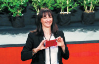 ΤΟ ΔΗΜΟΣΙΟ ΠΛΗΡΩΣΕ 3.092 ΕΥΡΩ ΓΙΑ ΝΑ ΑΓΟΡΑΣΕΙ 3 iPHONE ΣΤΗΝ ΚΟΥΝΤΟΥΡΑ!