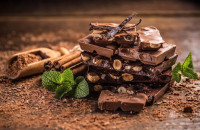 ΚΑΙ ΟΜΩΣ Η ΣΟΚΟΛΑΤΑ ΕΙΝΑΙ ΦΡΟΥΤΟ!