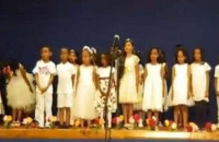 ΜΑΘΗΤΕΣ ΕΛΛΗΝΙΚΟΥ ΣΧΟΛΕΙΟΥ ΣΤΗΝ ΑΙΘΙΟΠΙΑ ΛΕΝΕ ΤΑ ΧΡΙΣΤΟΥΓΕΝΝΙΑΤΙΚΑ ΚΑΛΑΝΤΑ ΣΤΑ ΕΛΛΗΝΙΚΑ ΚΑΙ ΣΥΓΚΙΝΟΥΝ!