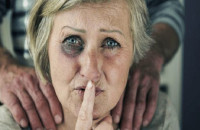 «O ANΤΡΑΣ ΠΟΥ ΧΤΥΠΑΕΙ ΜΙΑ ΓΥΝΑΙΚΑ ΕΙΝΑΙ ΑΠΛΑ ΕΝΑΣ ΦΛΩΡΟΣ»