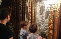 ΑΓΟΡΑΚΙ ΜΕ ΟΓΚΟ ΣΤΟΝ ΕΓΚΕΦΑΛΟ ΝΙΚΗΣΕ ΤΟΝ ΚΑΡΚΙΝΟ ΜΕ ΤΗ ΒΟΗΘΕΙΑ ΤΗΣ ΜΕΓΑΛΟΧΑΡΗΣ!