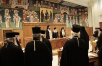 ΙΕΡΑΡΧΙΑ: «ΚΟΚΚΙΝΗ ΓΡΑΜΜΗ» ΤΟ ΜΙΣΘΟΛΟΓΙΟ ΤΩΝ ΚΛΗΡΙΚΩΝ!