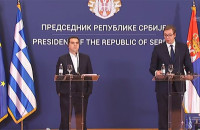 H ΓΛΩΣΣΑ ΤΟΥ ΣΩΜΑΤΟΣ ΠΡΟΔΩΣΕ ΠΑΛΙ ΤΟΝ ΤΣΙΠΡΑ: ME TA XEΡΙΑ ΣΤΙΣ ΤΣΕΠΕΣ ΣΤΙΣ ΔΗΛΩΣΕΙΣ ΜΕ ΤΟΝ ΣΕΡΒΟ ΠΡΟΕΔΡΟ!