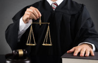 Είναι  σωστό η εκάστοτε  πολιτική ηγεσία να διορίζει τους δικαστές στην ανώτατη βαθμίδα; Γράφει ο Γιώργος Βεζυργιαννίδης*