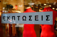 Ανοιχτή ήταν η αγορά την Κυριακή: Συνεχίζονται οι ενδιάμεσες εκπτώσεις