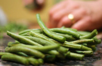 Τραγωδία στο Κιάτο: Έφαγαν φασολάκια, η κόρη πέθανε με συμπτώματα αλλαντίασης, η μητέρα παλεύει διασωληνωμένη