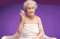 «Ποτέ δε φοράω μάσκαρα, συχνά γελάω μέχρι δακρύων»: Οι κανόνες της γηραιότερης γυναίκας στην ιστορία