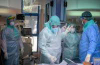 Κοροναϊός: «Παρωχημένα» τα εμβόλια για να προχωρήσουμε σε τέταρτη δόση – Τρεις λόγοι που μάλλον δεν θα χρειαστεί