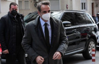 Μητσοτάκης: “Σας διαβεβαιώνω από προσωπική εμπειρία ότι τα εμβόλια δουλεύουν”