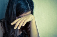 22χρονη κοπέλα  Κατήγγειλε για βιασμό τον πατέρα της