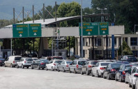 Ουρές ΙΧ για Βουλγαρία: Έλληνες περνούν τα σύνορα για φθηνή βενζίνη, τρόφιμα
