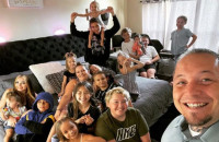 «Μας λυπούνται επειδή έχουμε 18 παιδιά αλλά εμείς είμαστε πανευτυχείς!»