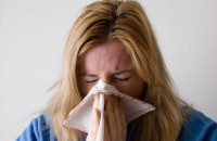 Κοροναϊός: Ένας μεταδότης Όμικρον αποβάλλει 1000 φορές περισσότερο ιικό φορτίο από έναν με Άλφα ή Δέλτα!