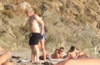 Μπόρις Τζόνσον: Ξέγνοιαστος κάνει διακοπές στην Κάρυστο – Τον κράζουν τα βρετανικά μέσα