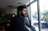 Κυκλοφορούσαν με Porsche Cayenne, λένε για τον πατέρα Αντώνιο και την πρεσβυτέρα – Σκηνές χλιδής περιγράφουν εθελοντές και πρώην εργαζόμενοι σε δομές της Κιβωτού