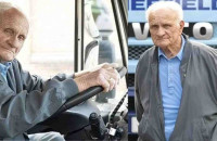 Αρνείται να τα παρατήσει: 90χρονος οδηγός θέλει να συνεχίσει να εργάζεται ακόμα και μετά τη σύνταξη