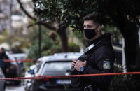 Νέα γυναικοκτονία στον Πειραιά: 25χρονος πυροβόλησε και σκότωσε την 19χρονη σύντροφό του και παραδόθηκε