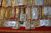 Δύο νεαροί Ρομά: Παραβίασαν Ναό και έκλεψαν τα… τάματα!