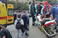 Πανικός στο κέντρο της Θεσσαλονίκης: Μάλωσε με τον πατέρα της, κρεμάστηκε από το αμάξι κι εκείνος πάτησε γκάζι