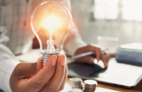 Όλοι η Ευρώπη κάνει οικονομία στην ενέργεια: Εμείς απλά σκεφτόμαστε τις επόμενες …εκλογές!