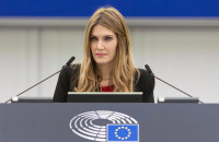 Ε. Καϊλή σε Κοµισιόν:Άµεσες νοµικές ενέργειες για την προστασία των παιδιών στις εφαρµογές γνωριµιών ”