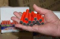 Μετέφερε 12 βεγγαλικά και 540 κροτίδες: Κατασχέθηκαν και …συνελήφθη