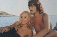 Το εξώφυλλο του ’82: Η τολμηρή φωτογράφιση της Αλίκης με τον Μπονάτσο που σόκαρε τους συντηρητικούς (ΦΩΤΟ)