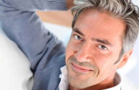 Εντοπίστηκε ο μηχανισμός εμφάνισης γκρίζων τριχών και ανοίγει ο δρόμος να τις εξαφανίσουμε