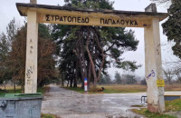 Στάση αναμονής από την Ιερά Μητρόπολη Σερρών για το στρατόπεδο Παπαλουκά