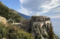 Από τέσσερις μοναχούς του Αγίου Όρους: Αίτηση ακύρωσης της Αστυνομικής Διεύθυνσης στο Άγιο Όρος