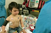 Μικρός μαχητής επτά ετών νικάει τον καρκίνο μετά από 1095 χημειοθεραπείες