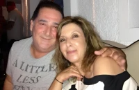 Βασίλης Καρράς: Η σύζυγός του ζητά από τους δημοσιογράφους να σταματήσουν τα τηλέφωνα για να μάθουν για την υγεία του